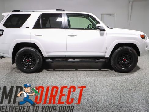 Used 2023 Toyota 4Runner SR5 Premium w/ Moonroof Package AWD/4WD image 6