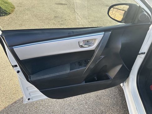Used 2014 Toyota Corolla LE FWD image 18