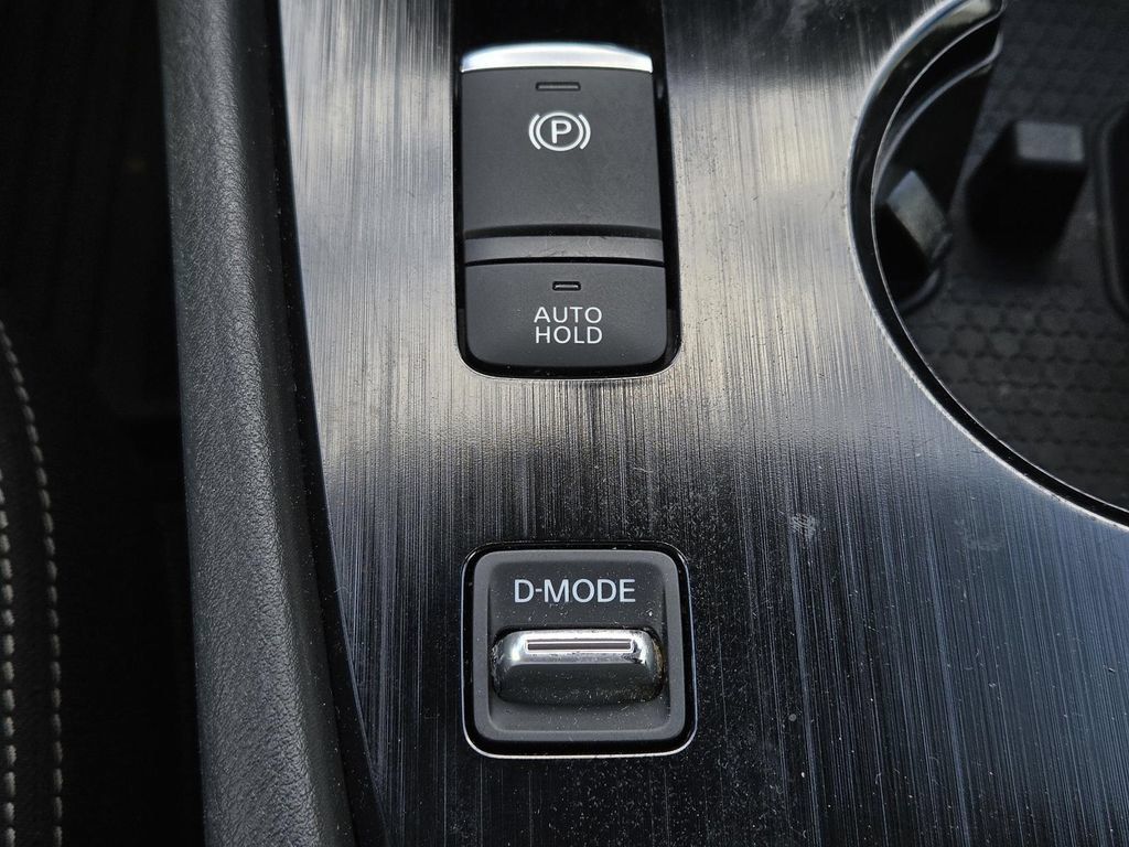 Used 2023 Nissan Rogue SV FWD image 17