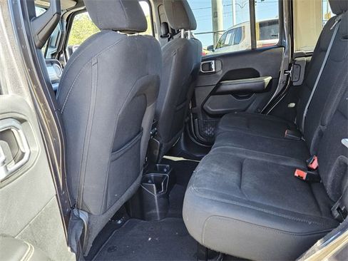 Used 2019 Jeep Wrangler Unlimited Sahara image 6
