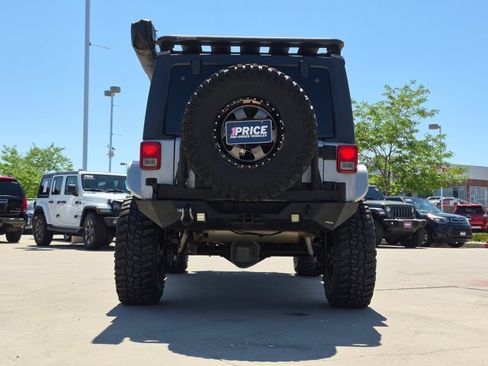 Used 2015 Jeep Wrangler Unlimited Rubicon w/ Connectivity Group AWD/4WD image 6