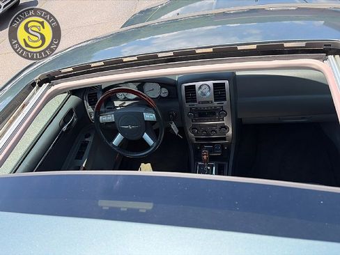 Used 2005 Chrysler 300 Touring RWD image 29
