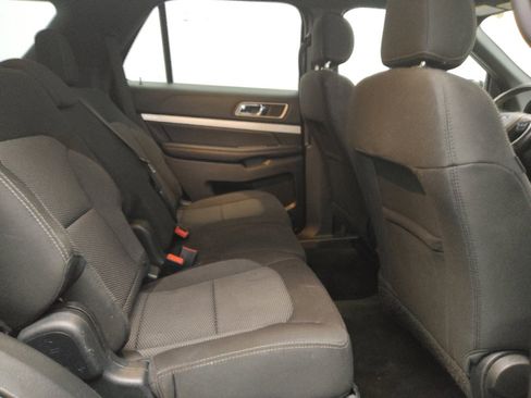 Used 2017 Ford Explorer XLT image 19