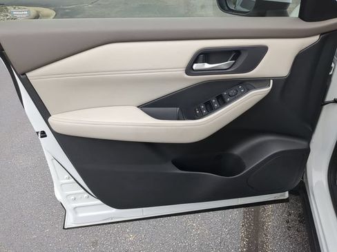 Certified 2024 Nissan Rogue SV w/ SV Premium Package FWD image 12