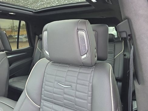 Used 2025 Cadillac Escalade V image 28