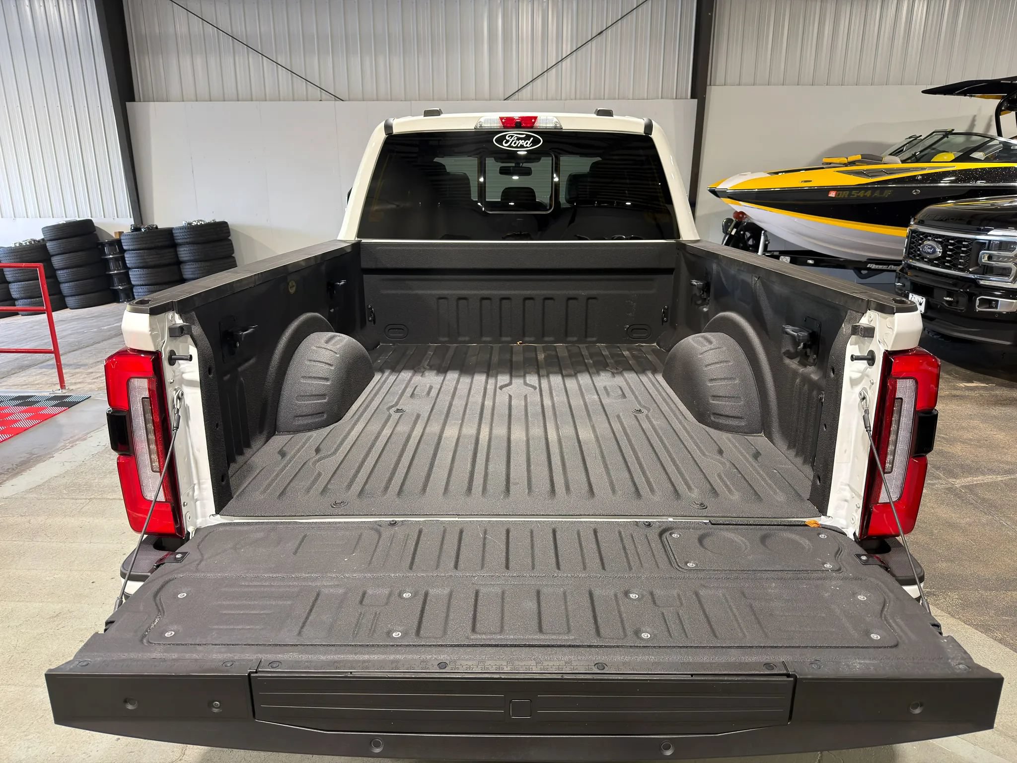 Used 2023 Ford F350 Platinum w/ FX4 Off-Road Package AWD/4WD image 7