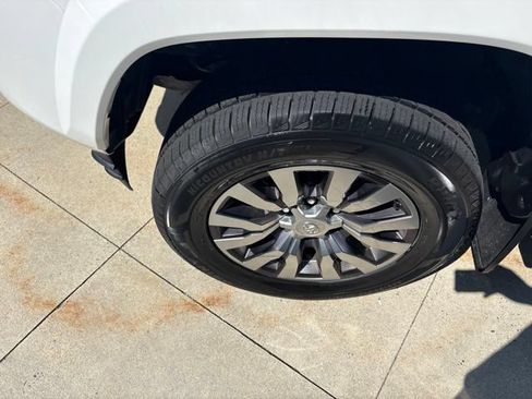 Used 2021 Toyota Tacoma Limited AWD/4WD image 12