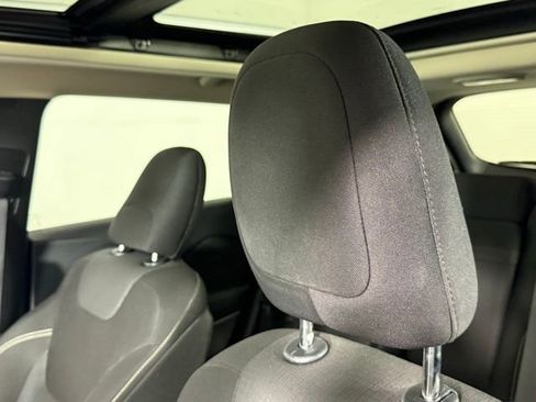 Used 2015 Jeep Cherokee Latitude w/ Comfort/Convenience Group image 11