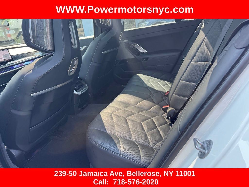 Used 2024 BMW 740i xDrive AWD/4WD image 27