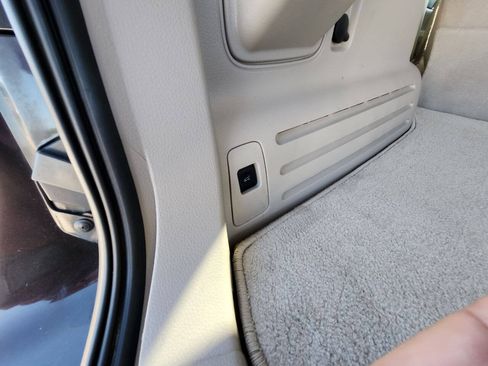 Used 2013 Lincoln MKX AWD image 11