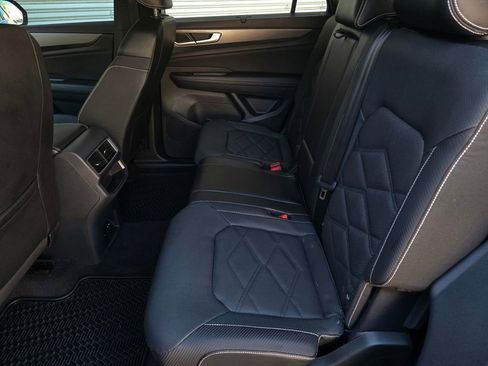 Used 2024 Volkswagen Atlas Cross Sport SE AWD/4WD image 13