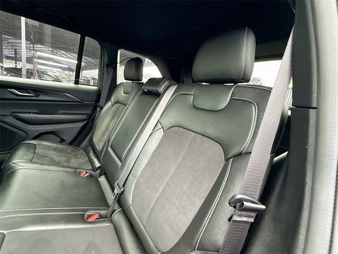 Used 2024 Jeep Grand Cherokee Altitude image 29