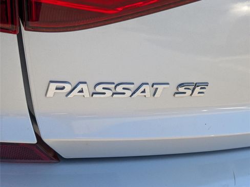 Used 2018 Volkswagen Passat 2.0T SE FWD image 9