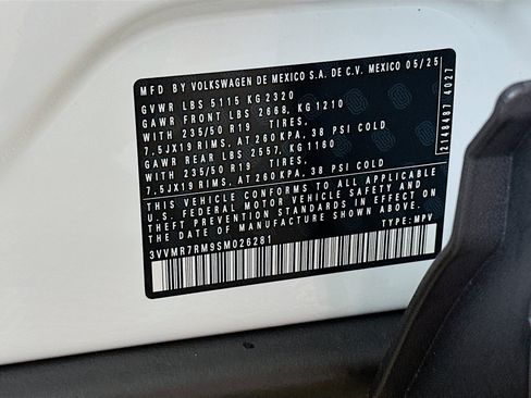 Used 2025 Volkswagen Tiguan SE image 30