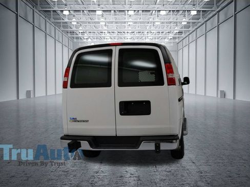 Used 2021 Chevrolet Express 2500 w/ Driver Convenience Package RWD image 4