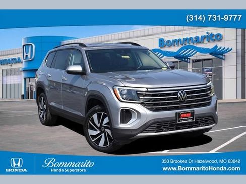 Used 2025 Volkswagen Atlas SE AWD/4WD image 1