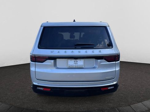 Used 2024 Jeep Wagoneer L Series II w/ Flexible Seating Group RWD image 4