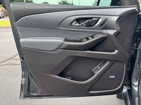Used 2019 Chevrolet Traverse Premier w/ Driver Confidence II Package FWD image 12