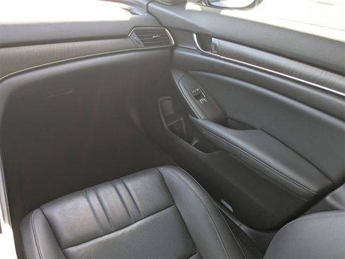 Used 2022 Honda Accord EX-L image 17