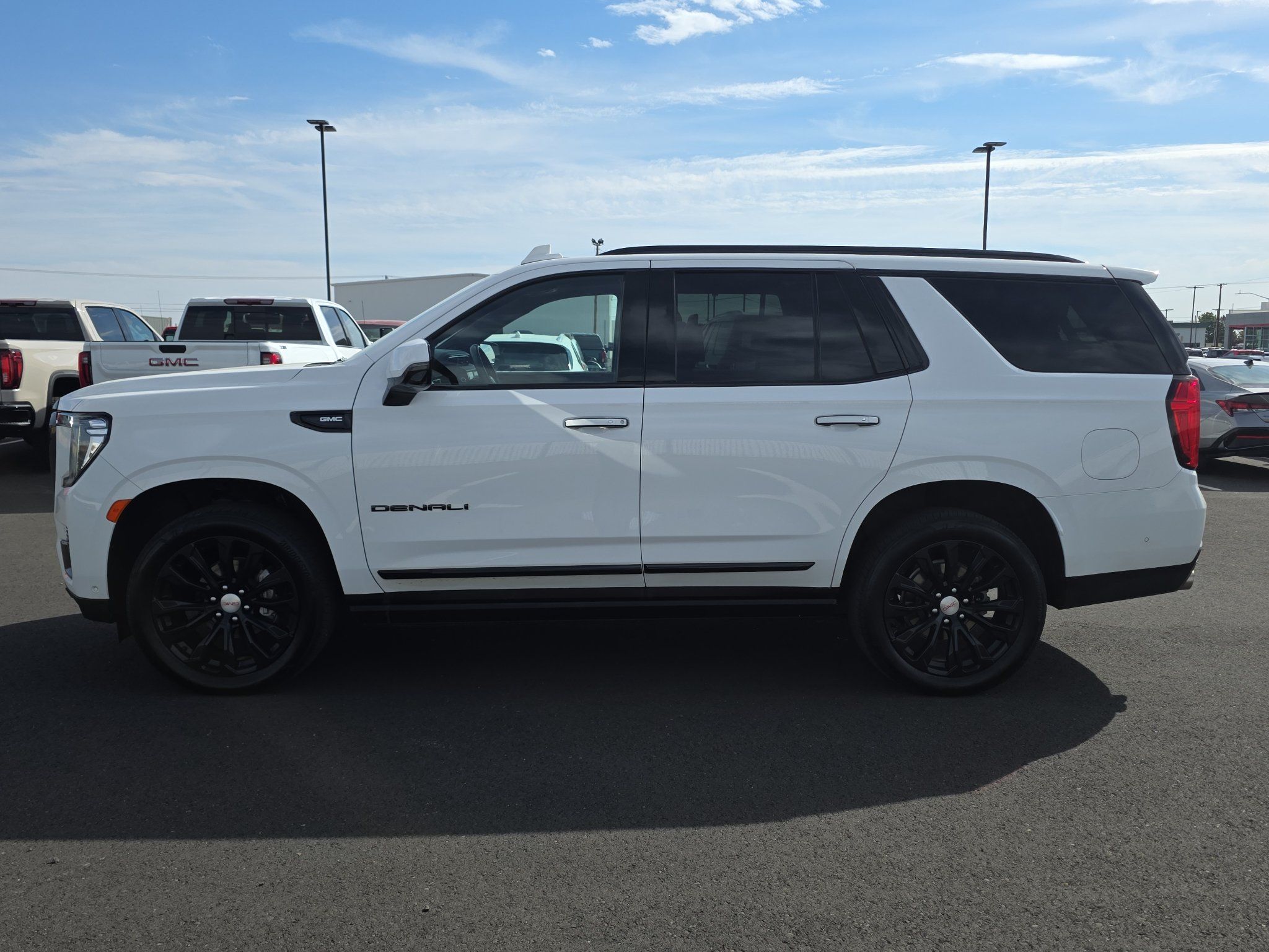 Used 2024 GMC Yukon Denali w/ Denali Reserve Package AWD/4WD image 4