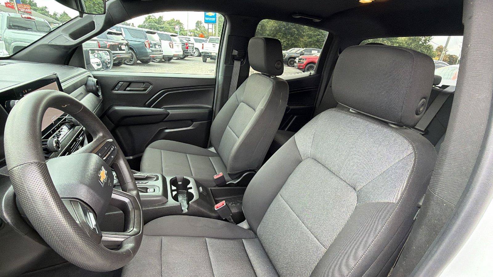 Used 2024 Chevrolet Colorado W/T RWD image 17