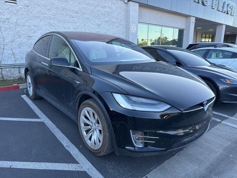 Used 2020 Tesla Model X Long Range image 3
