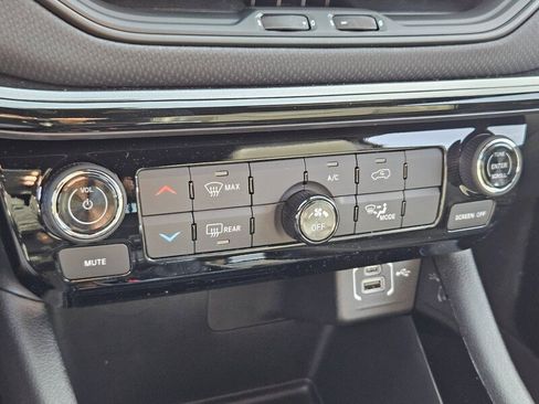 New 2026 Jeep Compass Latitude image 18