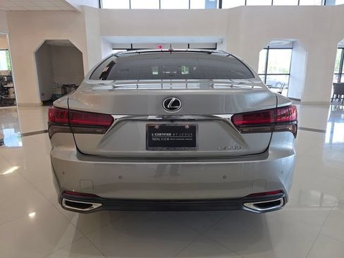 Used 2023 Lexus LS 500 w/ Accessory Package (Z1) RWD image 4