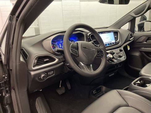 New 2026 Chrysler Voyager LX FWD image 13