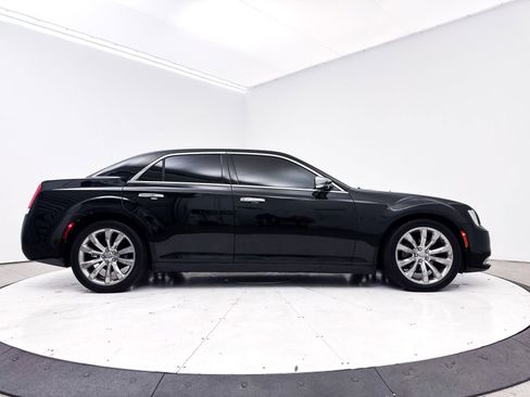Used 2018 Chrysler 300 Limited image 30