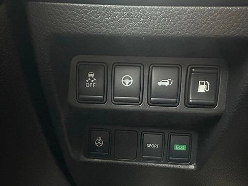 Used 2019 Nissan Rogue SV w/ Premium Package FWD image 9