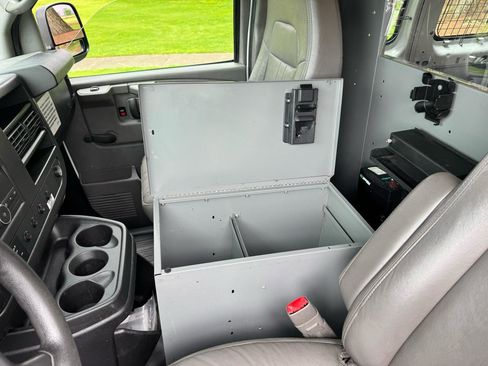Used 2013 Chevrolet Express 2500 RWD image 19