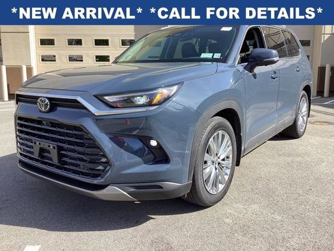 Used 2024 Toyota Grand Highlander Platinum AWD/4WD image 3