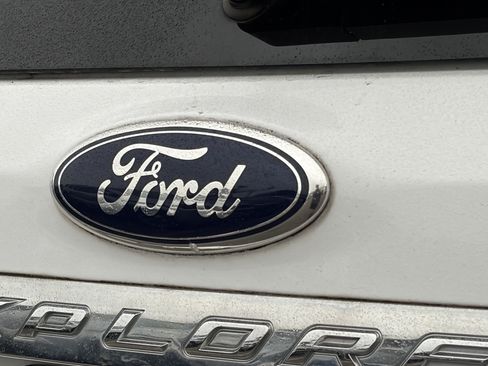 Used 2014 Ford Explorer XLT w/ Equipment Group 201A FWD image 4