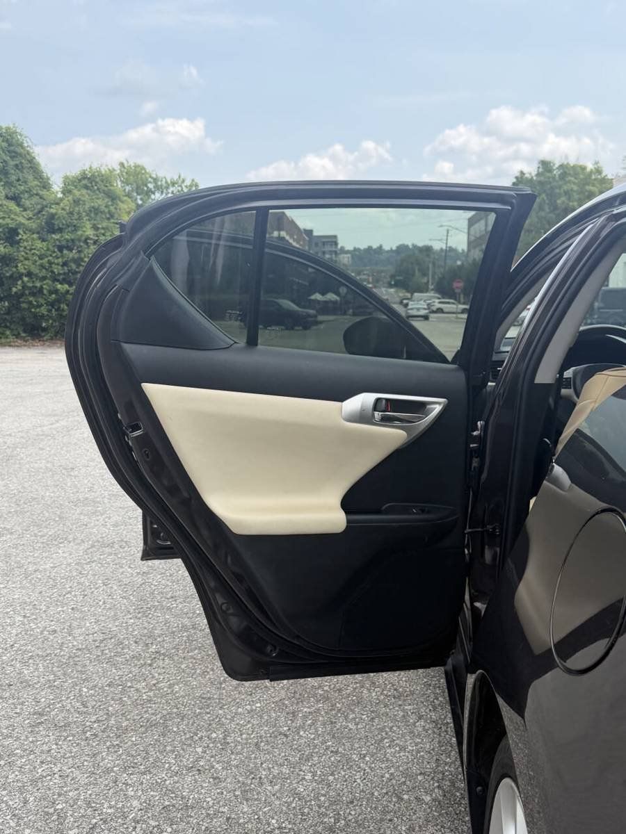 Used 2013 Lexus CT 200h FWD image 18