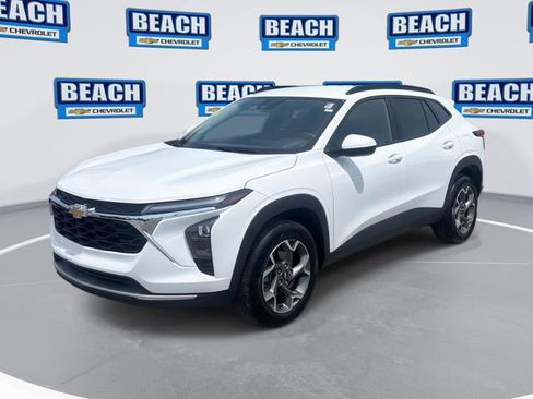 Used 2025 Chevrolet Trax LT w/ LT Convenience Package FWD image 1