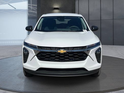 Used 2025 Chevrolet Trax LS FWD image 9
