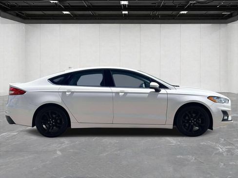 Used 2020 Ford Fusion SE w/ Equipment Group 151A FWD image 4