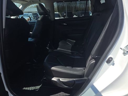 Used 2023 Toyota Highlander XLE image 37