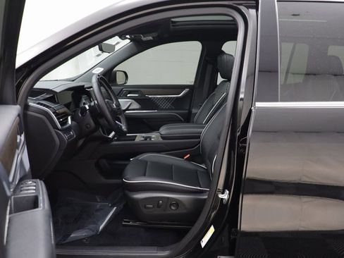 Used 2025 GMC Acadia Denali w/ Super Cruise Package image 5