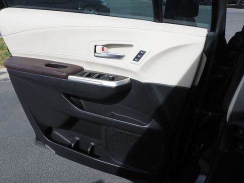 Used 2023 Toyota Sienna Platinum image 15