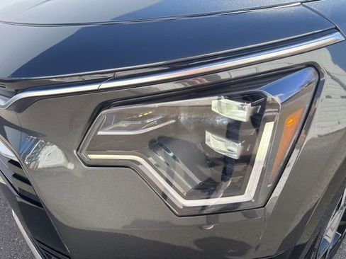Certified 2023 Kia Niro SX Touring image 11
