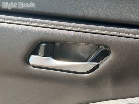 Used 2024 Nissan Sentra SV FWD image 17