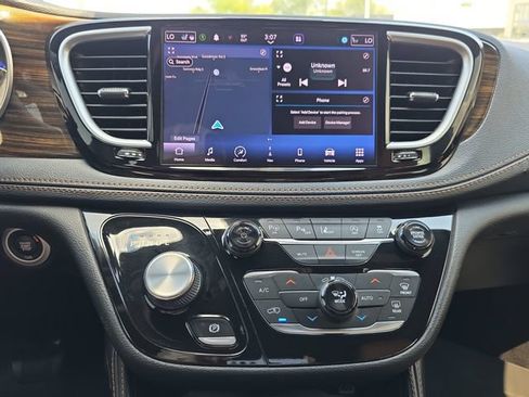 Used 2022 Chrysler Pacifica Pinnacle FWD image 24