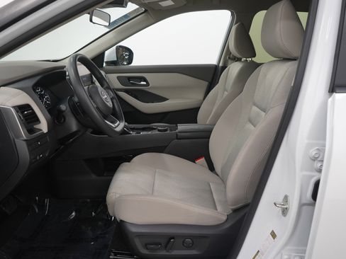 Used 2024 Nissan Rogue SV image 24