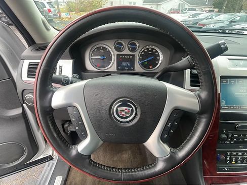 Used 2011 Cadillac Escalade EXT Premium image 13