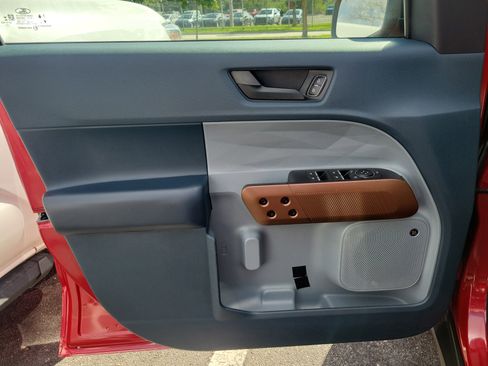 Used 2022 Ford Maverick Lariat w/ Lariat Luxury Package image 12