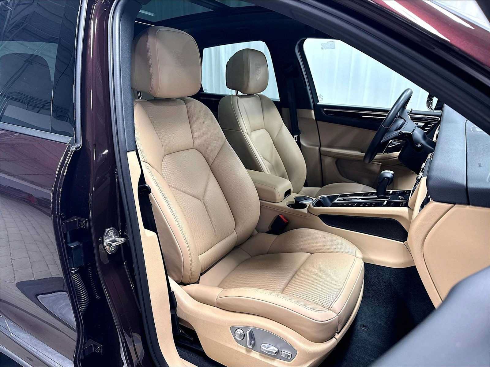 Used 2026 Porsche Macan AWD/4WD image 30