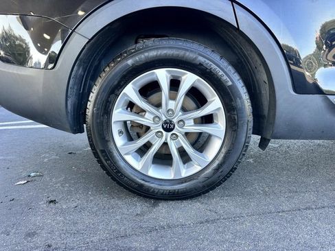 Used 2021 Kia Telluride LX image 32