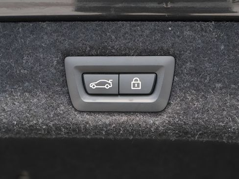 Used 2019 BMW 530i xDrive w/ Convenience Package AWD/4WD image 18